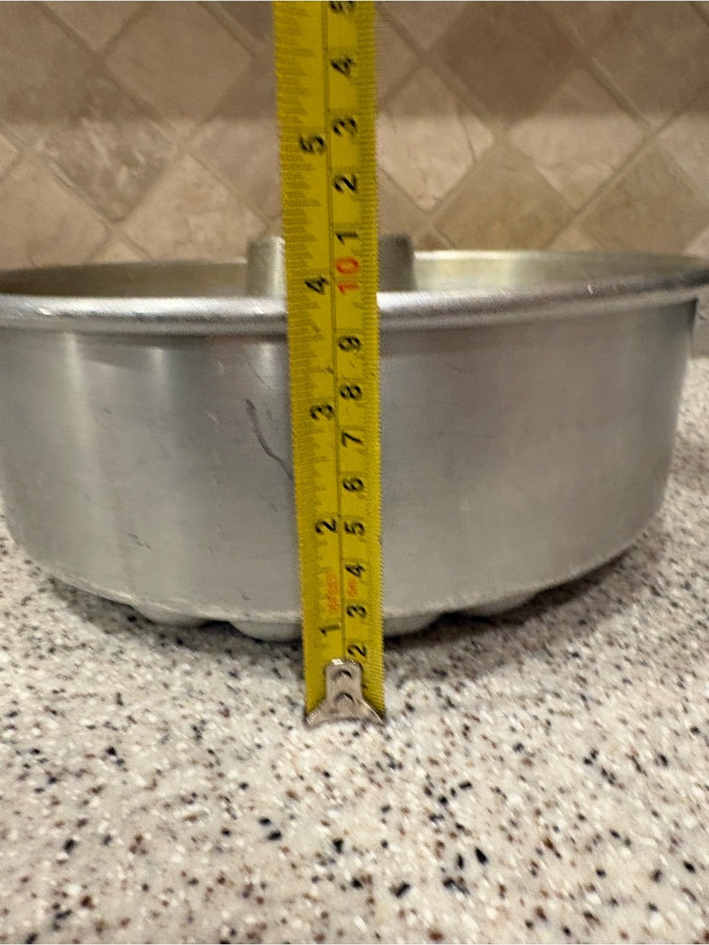 Vintage  fluted aluminum Bundt cake pan - Picture 5 of 7